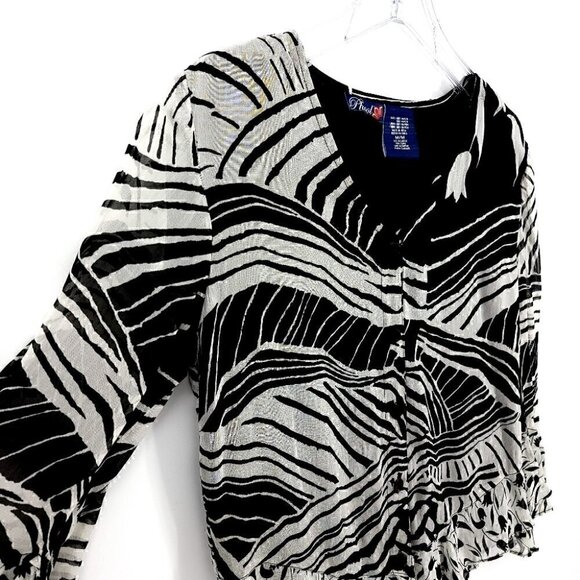 Phool Women's M B&W Floral V Neck Long Flare Sleeve Ruffled Contour Blouse - Picture 4 of 13